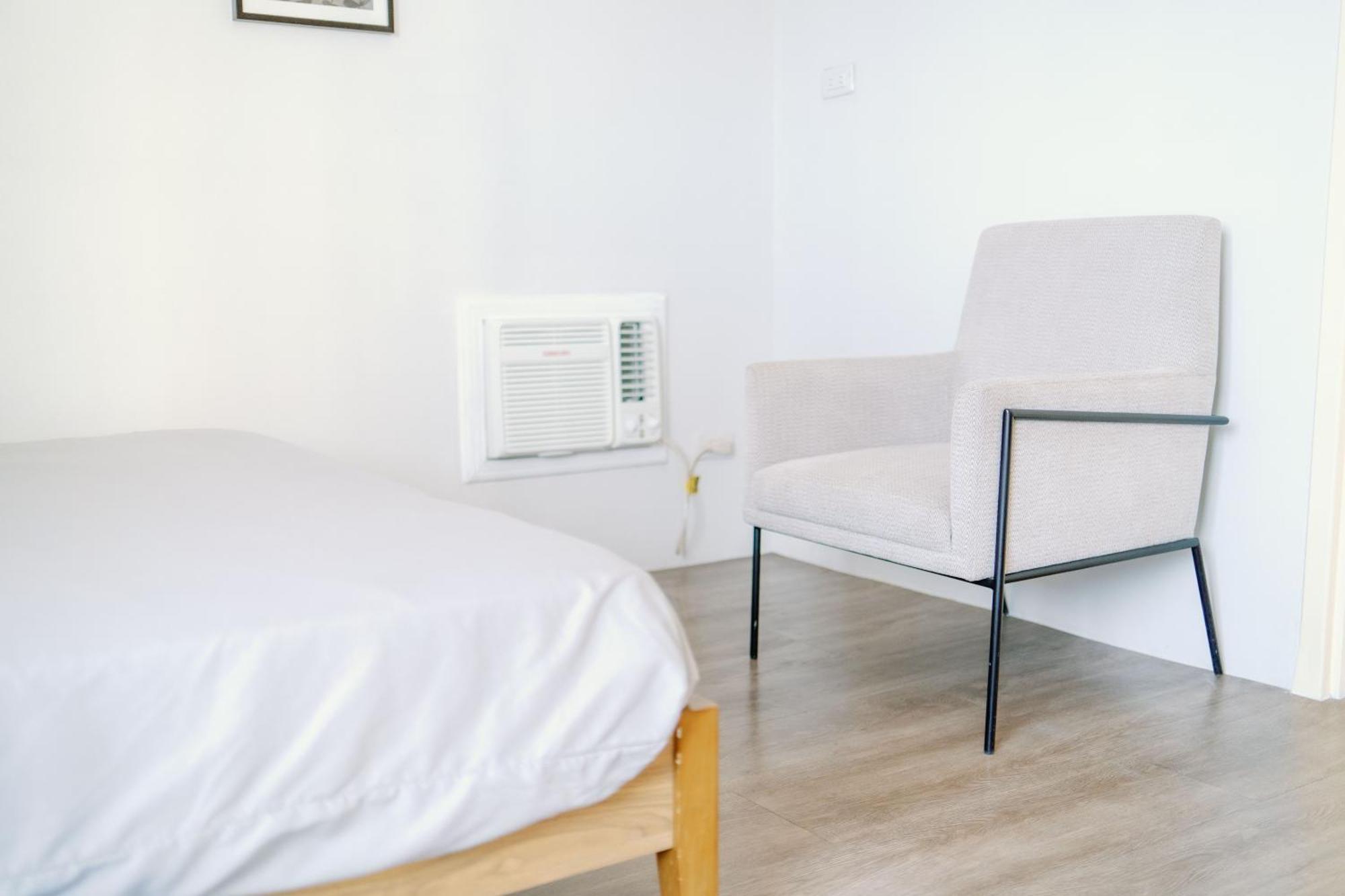 Cozy 2-Bedroom At South Of Market Soma Bgc Near Sm Aura, Market! Market! & Bonifacio High Street Тагиг Экстерьер фото
